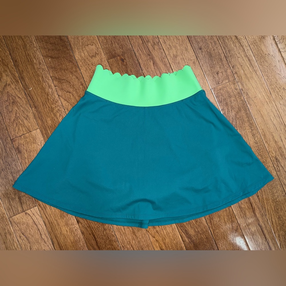 Attarco Active Skort with Scalloped Waistband and built-in Shorts Size S